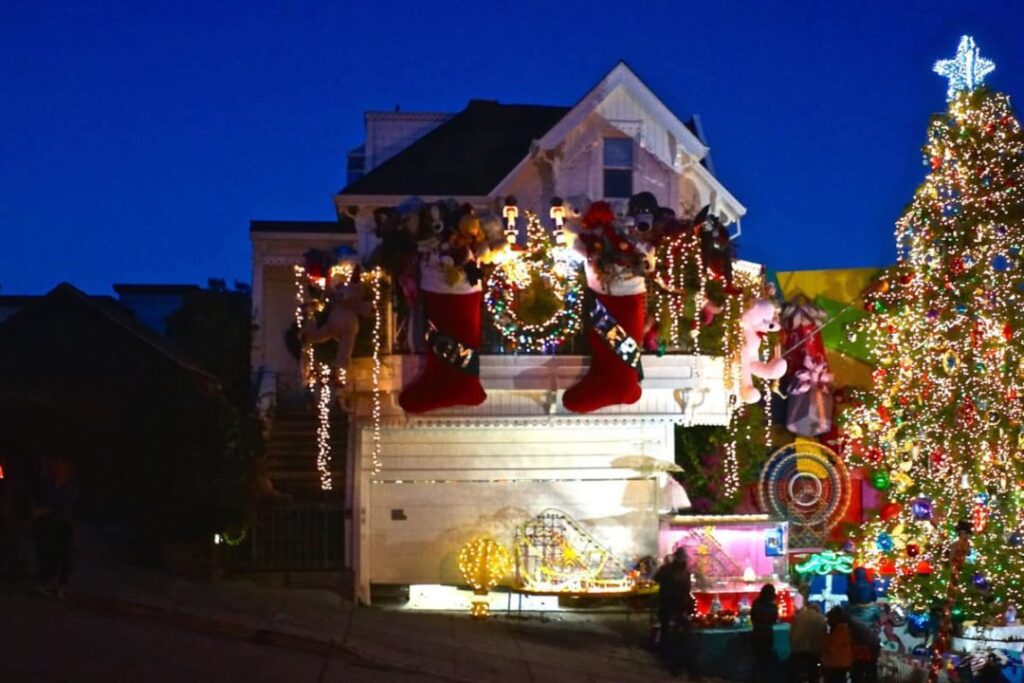Famous Lombard Street decorated for the holidays
