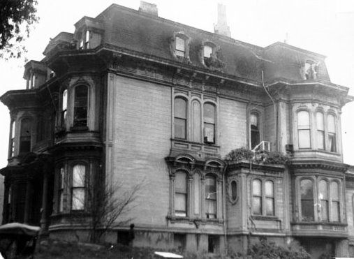 Haunted Victorian home on a San Francisco ghost tour - Ghost Tours San Francisco