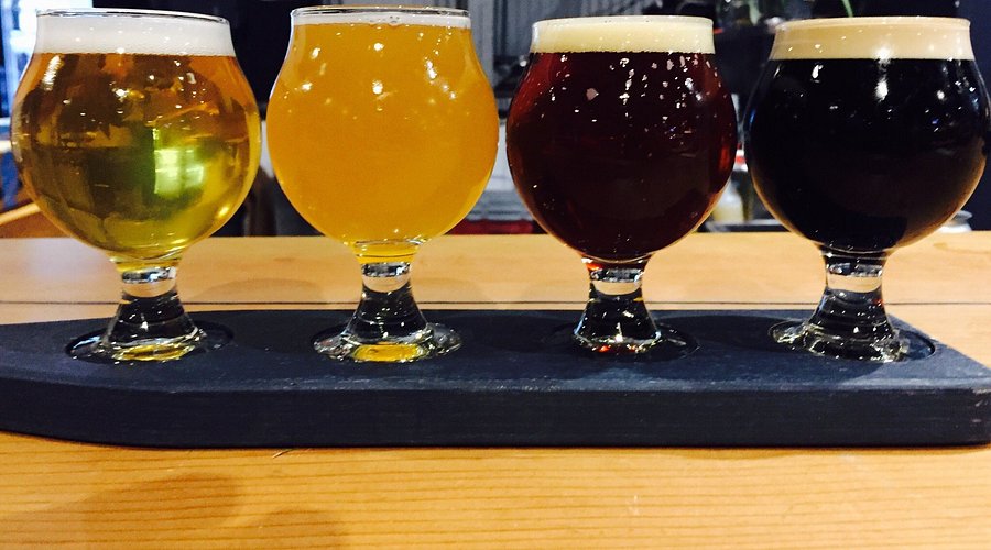 Craft beer tasting in San Francisco bar September 2025
