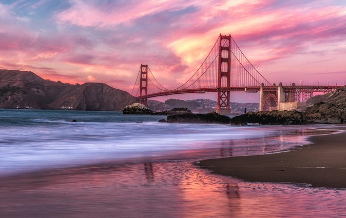 Golden Gate Bridge at sunset during San Francisco Labor Day travel guide 2025